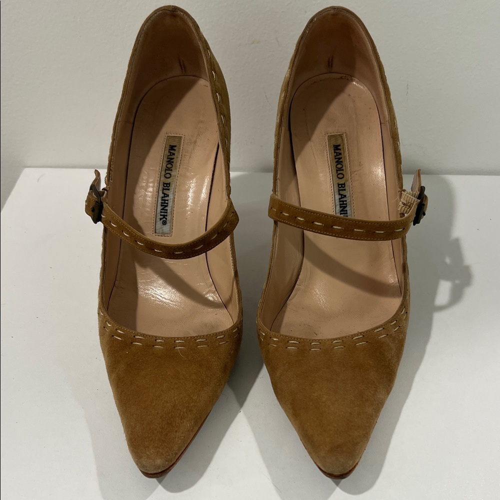 Manolo Blahnik Suede Mary Jane Pumps – Classic Italian Heels – 8.5